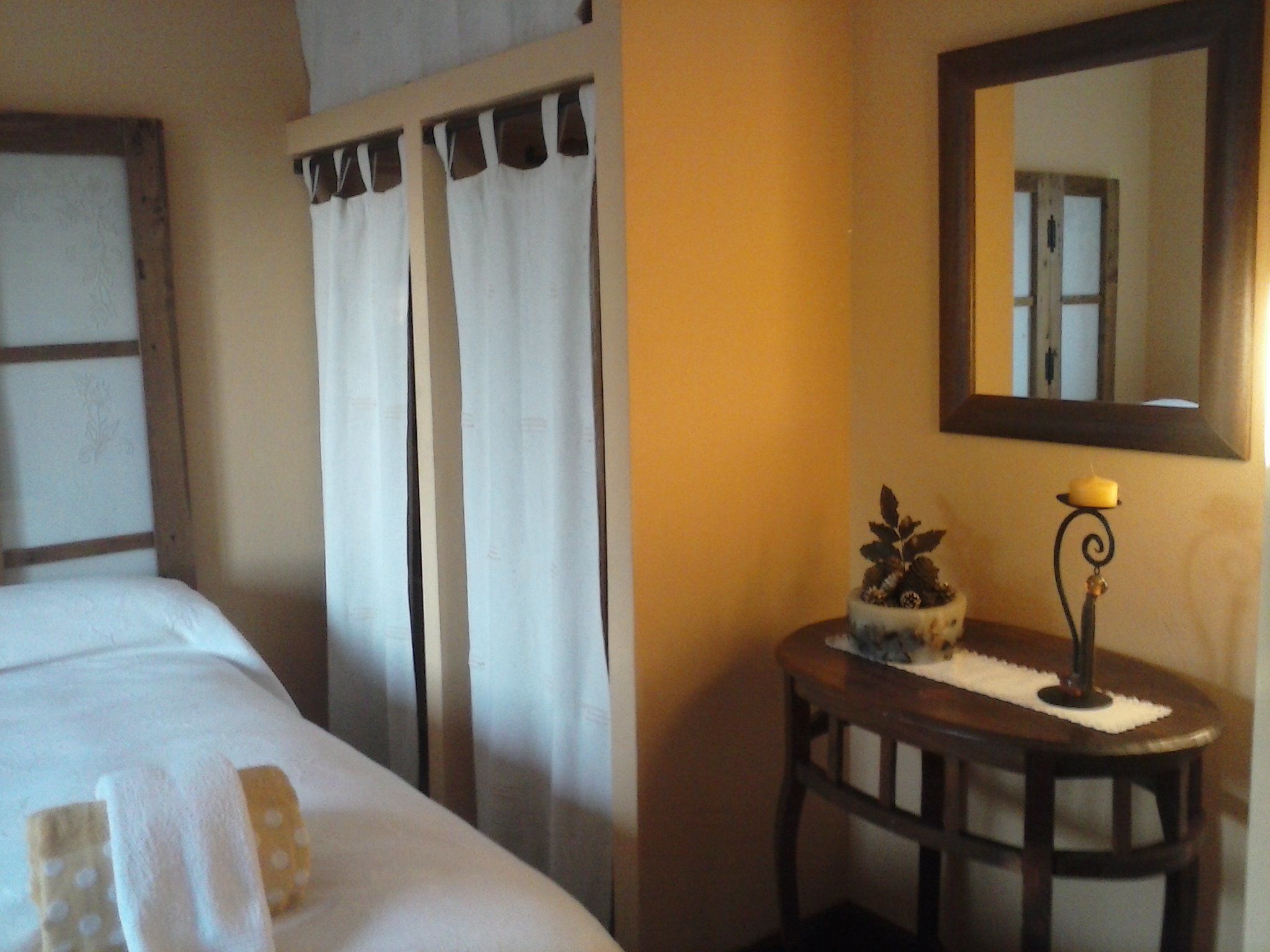 Twin Room | Free cribs/infant beds, rollaway beds, free WiFi, bed sheets