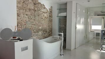 Deluxe Room | Free WiFi