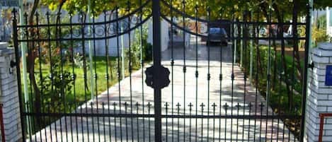 Entrada de la propiedad