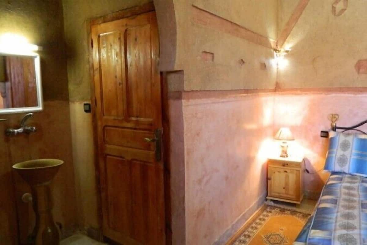 Triple Room, 3 Twin Beds | Blackout drapes, free WiFi, bed sheets, wheelchair access