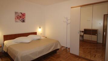 Comfort Apartment | Iron/ironing board, free WiFi, bed sheets