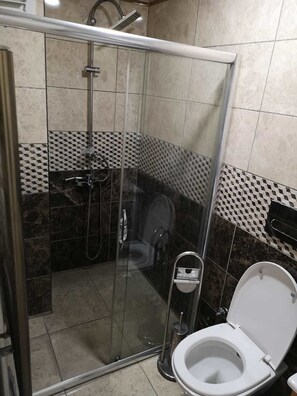 Apartment, 1 Schlafzimmer | Badezimmer | Dusche, Hydromassagedusche