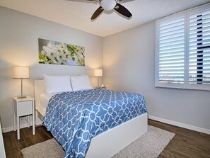 1 bedroom, iron/ironing board, Internet, bed sheets - Dolphin Cove  PH 9 '90 day min stay with 2 week lead time' (Clearwater Beach)
