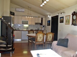 Appartement Confort, 3 chambres, balcon, vue cour intérieure | Cuisine privée