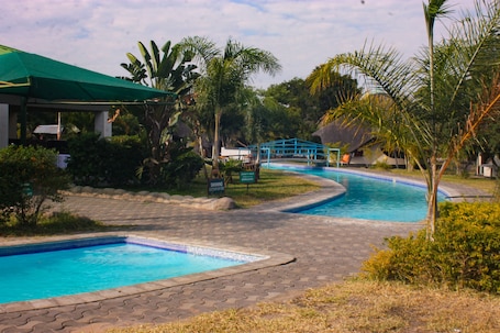 2 outdoor pools, free pool cabanas, pool loungers. Acamms Gardens Lodge Mongu