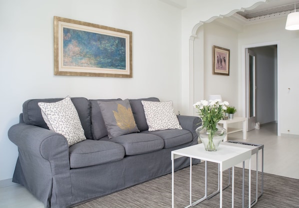 Apartment, 2 Schlafzimmer | Wohnbereich | Flachbildfernseher