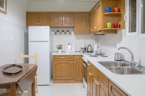 Apartment, 2 Schlafzimmer | Eigene Küche | Kühlschrank, Mikrowelle, Ofen, Herdplatte