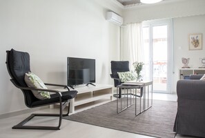 Apartment, 2 Schlafzimmer | Wohnbereich | Flachbildfernseher
