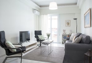 Apartment, 2 Bedrooms | Living area