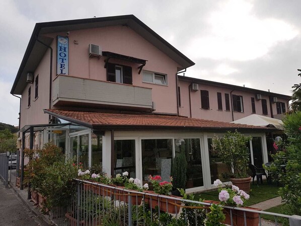 Exterior - Hotel Patrizia (Massa)