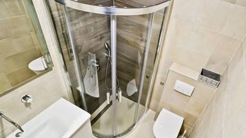 Apartment | Badezimmer | Dusche, Haartrockner, Handtücher, Seife