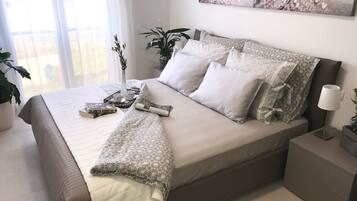 Leilighet | Safe på rommet, lydisolert, strykejern/-brett og barnesenger (inkludert)