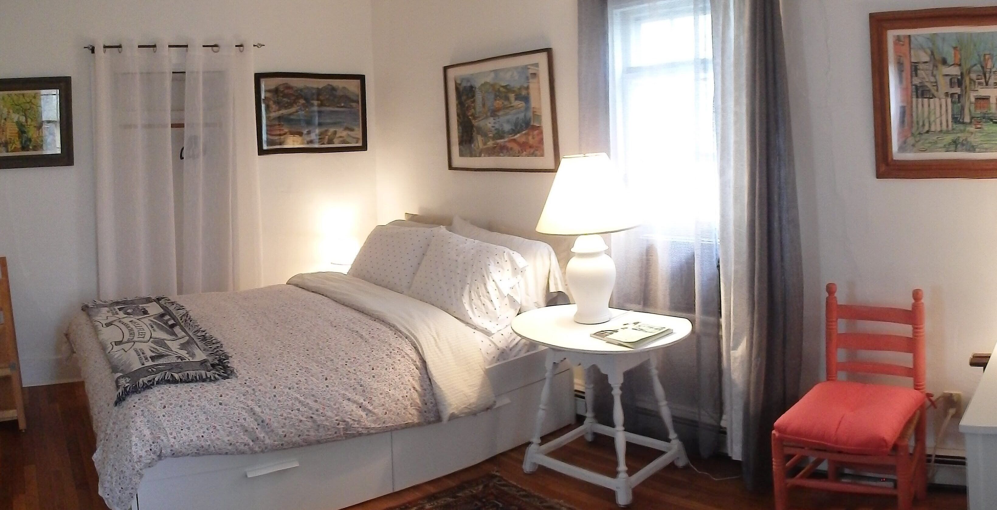 2 chambres, fer et planche à repasser, Wi-Fi, draps fournis
