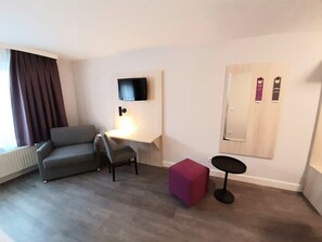 Standard Double Room | Living area