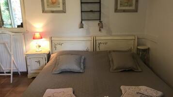 Double Room, Non Smoking | 1 bedroom, free cots/infant beds, free WiFi, bed sheets