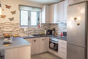 Apartment, 1 Bedroom | Private kitchen | Fridge, oven, stovetop, coffee/tea maker