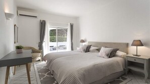 3 chambres, fer et planche à repasser, lit de bébé portatif