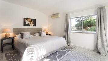 3 bedrooms, iron/ironing board, travel crib, free WiFi
