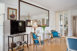 Apartment | Living room | Flat-screen TV - Luxurious apt in the Athenian Riviera (Alimos)