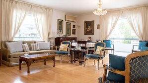 Apartment | Living area - Luxurious apt in the Athenian Riviera (Alimos)