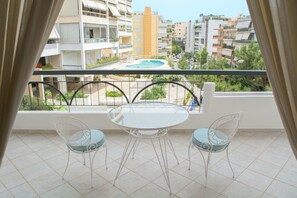 Apartment | Balcony - Luxurious apt in the Athenian Riviera (Alimos)