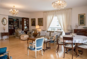 Apartamento | Área de estar | TV de tela plana