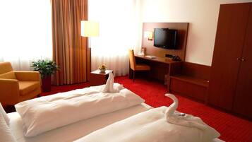 Daunenbettdecken, Zimmersafe, Schreibtisch, Verdunkelungsvorhänge