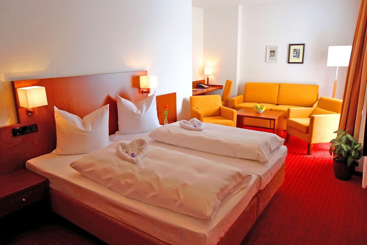 Family Room | Down comforters, in-room safe, desk, blackout drapes