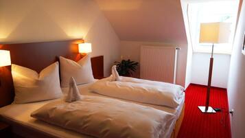 1 Schlafzimmer, Daunenbettdecken, Zimmersafe, Schreibtisch