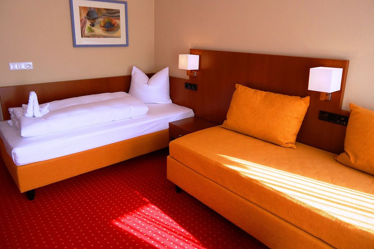 Single Room | Down comforters, in-room safe, desk, blackout drapes