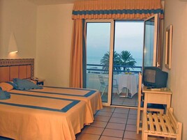 Double Superior Room with terrace and sea view | Blackout drapes, free WiFi, bed sheets