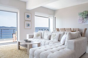Living area - 5-star sea view 4th floor apt (Lavreotiki)