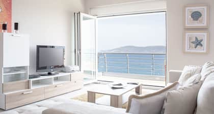 5-star sea view 4th floor apt