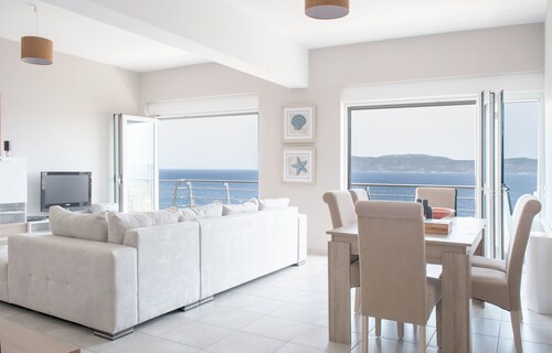 5-star sea view 4th floor apt