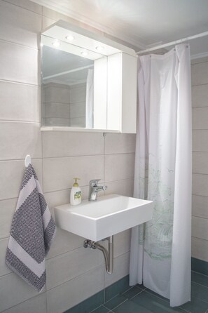 Apartment, 1 Bedroom | Bathroom sink