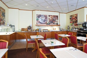 Frukostbuffé varje dag mot avgift