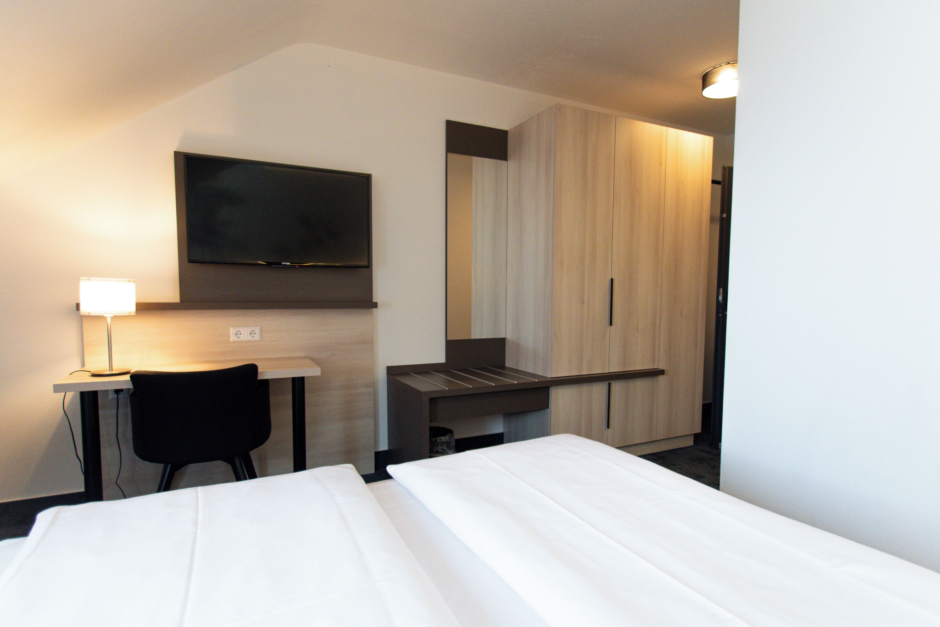 standard double room | desk, blackout curtains, free wifi, bed sheets