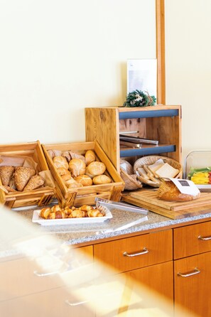 每日供应自助式早餐（需付费）