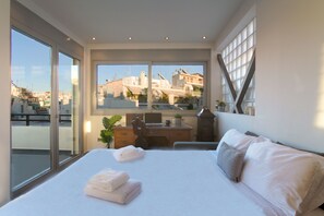 Studio | Hypo-allergenic bedding, desk, laptop workspace, iron/ironing board - 5th floor Boho Studio at Exarchia with Balcony (Athens)