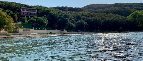 المنشأة من الخارج