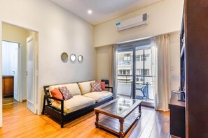 Appartement, 2 slaapkamers, privébadkamer | Een strijkplank/strijkijzer, gratis wifi, beddengoed