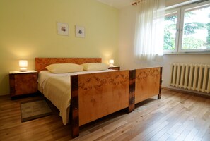 Classic Apartment, 2 Bedrooms, Terrace, Courtyard Area