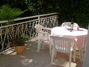 Classic Apartment, 2 Bedrooms, Terrace, Courtyard Area | Terrace/patio