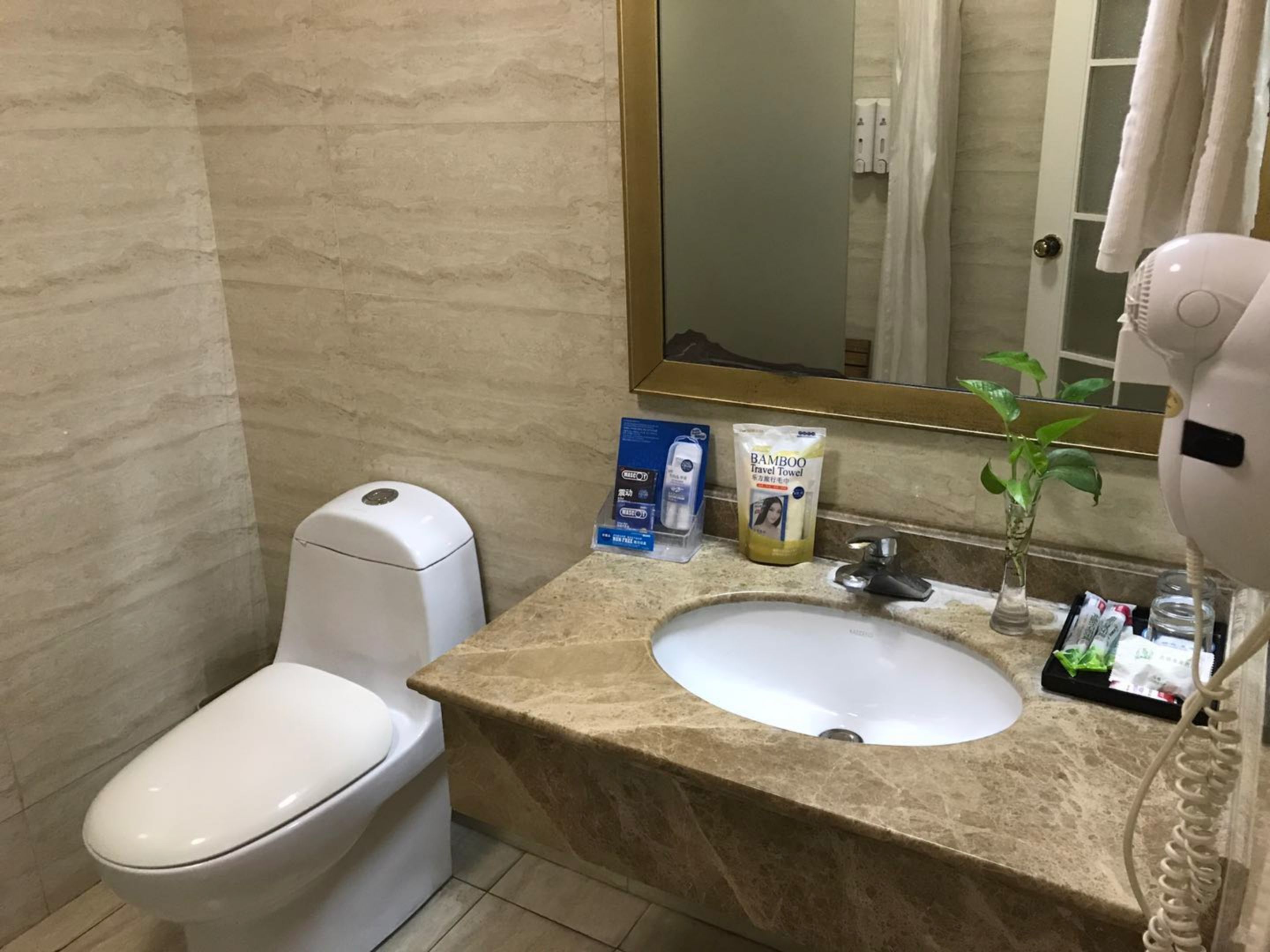 business double room | bathroom | shower, rainfall showerhead, free toiletries, hair dryer