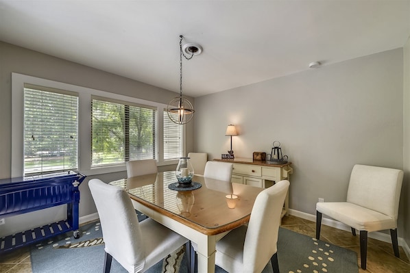 House | In-room dining