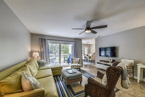 Flat-screen TV, DVD player - Racquet Club 2314 (Hilton Head Island)