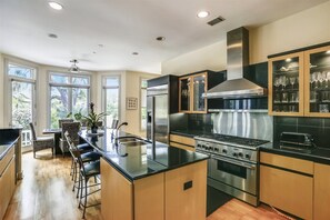 Casa | Cozinha privada | Cooktop, lava-louças, talheres/pratos/utensílios de cozinha