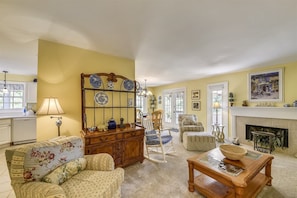 House | Living area | Flat-screen TV