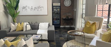 Télévision LED de 32 pouces avec chaßnes par satellite, télévision