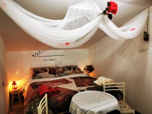 Quarto triplo standard, banheiro privativo (Home 3) | Escrivaninha, Wi-Fi de cortesia, roupa de cama